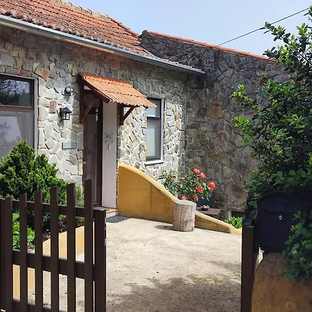 Casa Do Cabeco Alombada Homestay *
